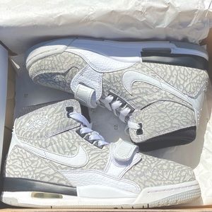 Jordan 312 Legacy Elephant Print (4.5y)/ 6 Women’s